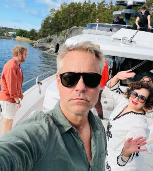 Henrik Schyffert Instagram - Ikväll drar säsong 4 av Sjölyckan igång! Fotodump från i somras…