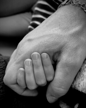 Henrik Schyffert Instagram - Lyckotips! Skaffa dig en 4-åring som vill ”hålla pappas hand” medan han somnar..