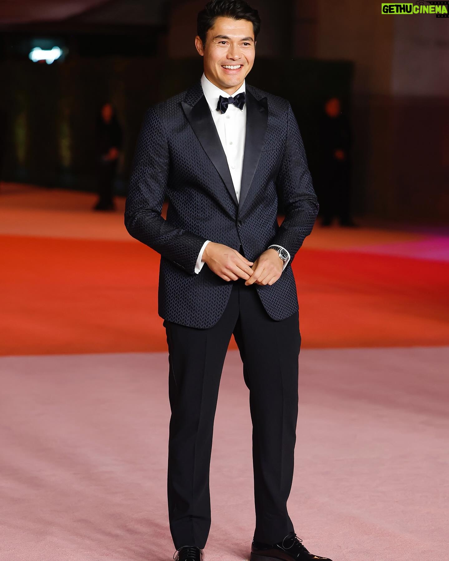 Henry Golding - 28.2K Likes - Thanks again to @theacademy and @academymuseum for putting on a magnificent gala last night ♥️
Huge thank you to the team at @giorgioarmani for the beautiful attire 🙌🏼🤵🏻