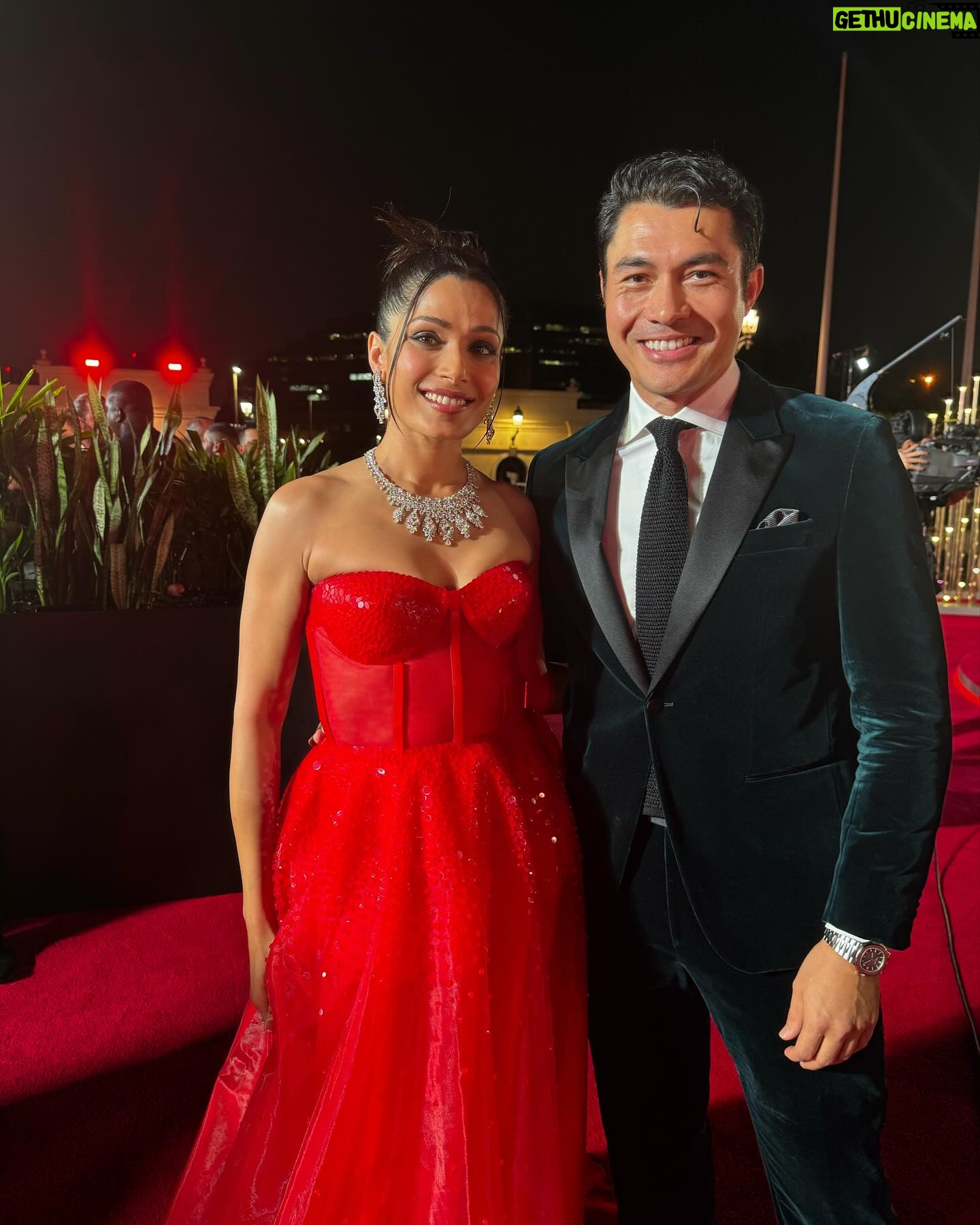 Henry Golding - 28.2K Likes - Absolutely amazing to be back in Jeddah for the 3rd @redseafilm festival. The jury this year was headed by the unstoppable @bazluhrmann and also included my friend @freidapinto ♥️
So wonderful to sit and conversate with young and hungry film makers. Thank you so much for having me ♥️🙌🏼