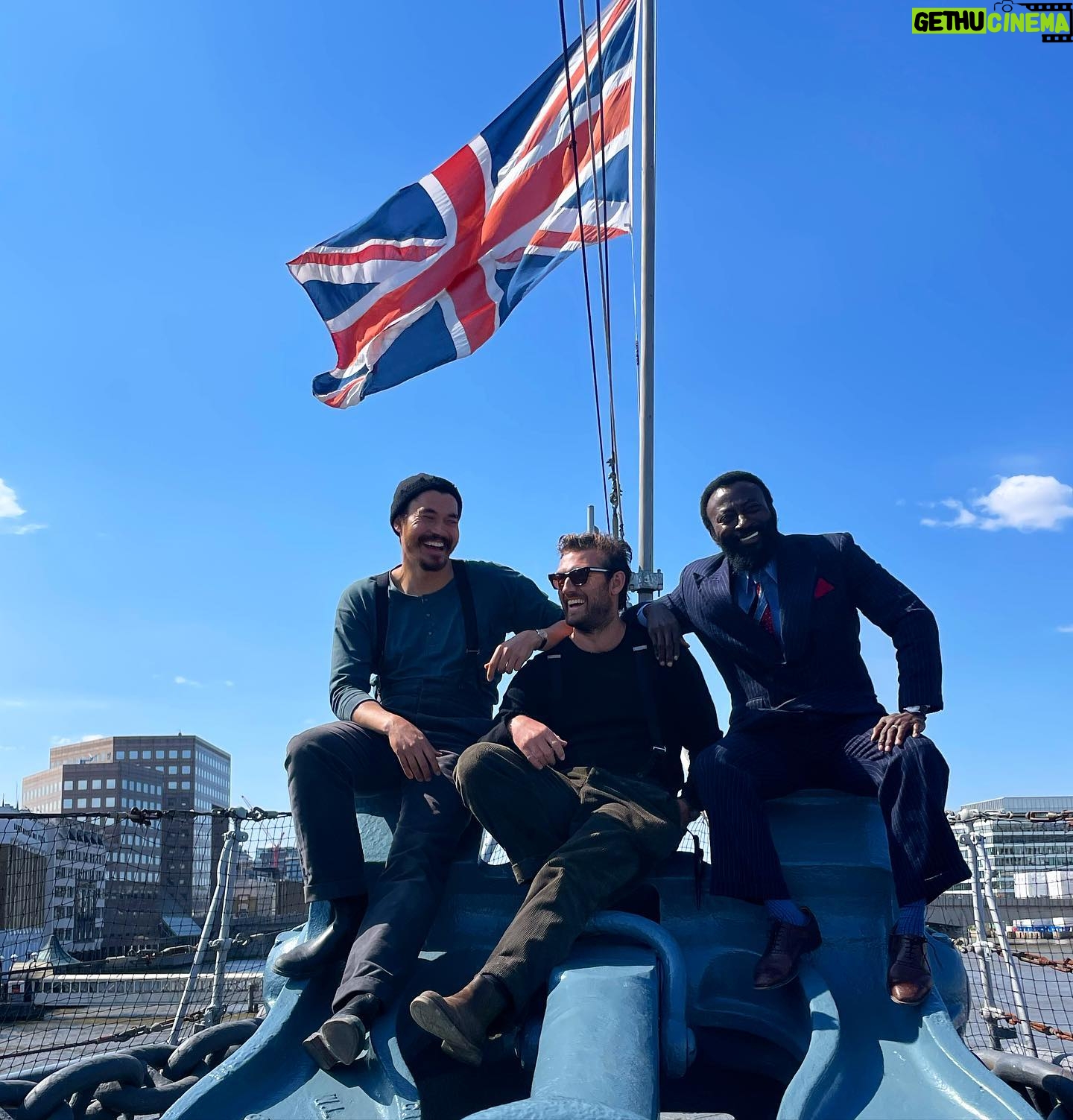 Henry Golding - 24.1K Likes - For King and country 🇬🇧
#ministryofungentlemanlywarfare