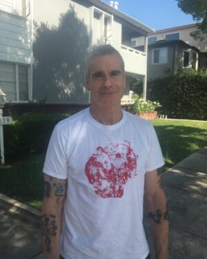 Henry Rollins Instagram - No gray T-shirt alert! I almost hit the floor when he showed up in a white @wolf_eyes_psychojazz T-shirt. He was irritated that I wanted photo proof.👕😱

#henryrollins #wolfeyes #whitetshirtalert #irritated #whatishappening #turd #battlingtops #henryandheidi