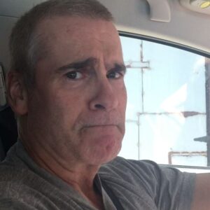 Henry Rollins Instagram - How are you feeling today?😊😡😊😡😊

#henryrollins #graytshirt #whenmeetingsgowrong #broiling #battlingtops #takeiteasy #henryandheidi