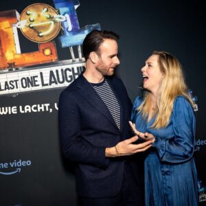 Henry van Loon Instagram - Premieretime! Het was een mooie avond, en er werd (veel) gelachen. Terecht, want volgens mij is dit echt leuk. Vanaf vrijdag de eerste twee afleveringen van #lastonelaughingNL  op @primevideonl Het was een bijzonder experiment, mag ik wel zeggen. Tevens deed ik mee om te winnen.. Het was een mooi avontuur met Hele Leuke Mensen: @basjanhoeflaak @alexploeg @rayenpanday @roueverveer @rubenvdmeer @nienkeplas @tinekeschouten @soundos_el_ahmadi @jeroom.inc @geubelsphilippe @stefano_keizers @warnerbrosnl @primevideonl