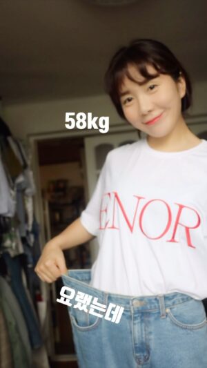 Heo An-na Instagram - 다이어트에 실패가 있을까?

🔹다이어트 12일 차 -1.7kg감량🔹
어떤 사람들은 💩만  잘 싸도 
2키로는 그냥 빠진다고들 한다. 
하지만 이 말을 하는 사람들은 
정말 어떤 사람들일 뿐이다.
싸고 2키로 빠져 본 적도 없이 
남의 일에 쉽게 말을 투척해버린다.
물론 내 다이어트에 대한 노력이 
대단하다고 할 수는 없지만ㅋㅋㅋ
적어도 즐겁게 다이어트를 하고 있으며 
앞으로 계속 해나갈 힘도 가지고 있다.
그리고 이 과정을 영상으로 찍고 편집하는 것도 
나에게는 즐거움의 일부다
다이어트가 즐거울 수 있다는 것!
그것만으로도 과거의 나보다 성장했다고 자부한다.
급할 거 없어요 살아갈 날이 더 많다고요!! 
나 글 쓰는 거 보면 명언성애자 티 많이 나나요?ㅋㅋㅋㅋㅋㅋ
#다이어트
#다이어터
#아가리어터
#급찐늦빠
#늦찐늦빠