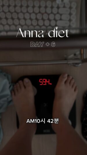 Heo An-na Instagram - <10분도 안걸리는 양배추 샌드위치 레시피>
원래는 눈 뜨자마자 공복을 참지 못했는데요.
다이어트 시작하고 몇 일이 지나니까 공복이 느껴져도
전처럼 고통스럽지가 않아요.
많은 분들이 그렇게 먹어서는 드래곤볼 모으는게 
더 빠를 거라고 하시는데 다이어트 평생하는 거잖아요?
천천히 건강하게 나만의 페이스로 하는게 맞는 거 같아요
다이어트하는 몸으로 변해가는게 느껴진다니까요ㅎㅎ
우리 천천히 배부르고 건강하게 다이어트 시작해봐요:)
아!! 붓기에 좋은 다이어트 보조제는 먹고있어요!
#다이어트
#아가리어터
#허가리어터
#양배추샌드위치
#다이어트레시피