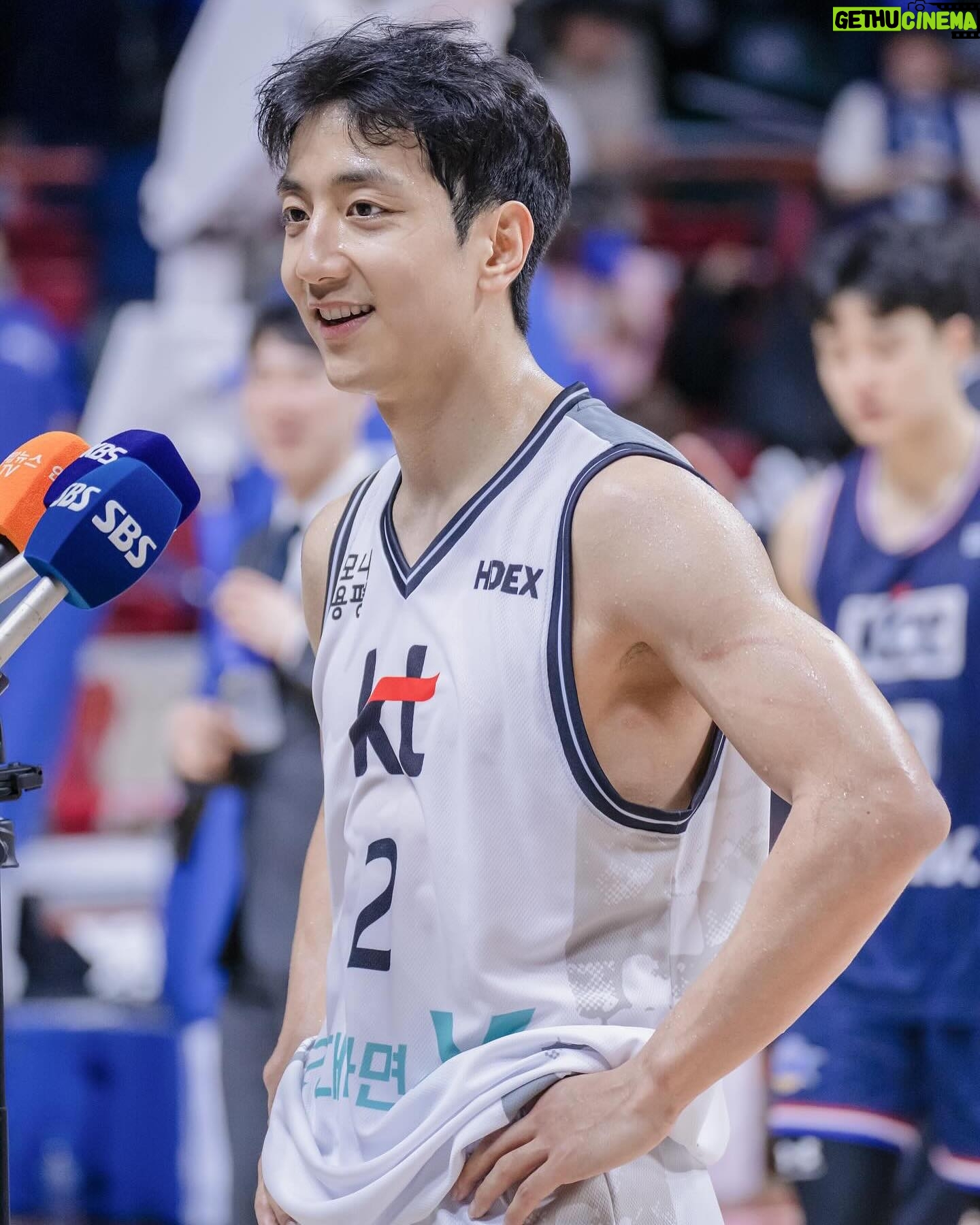 Heo Hoon - 19.5K Likes - 감사합니다🙏