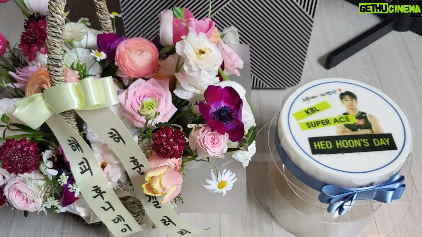 Heo Hoon - 15.4K Likes - 생애 첫 팻미팅❤
너무 행복하고 소중한 시간이였습니다.
끝까지 함께해요🙏
다들 늦은시간까지 너무 고생하셨고 감사합니다!!