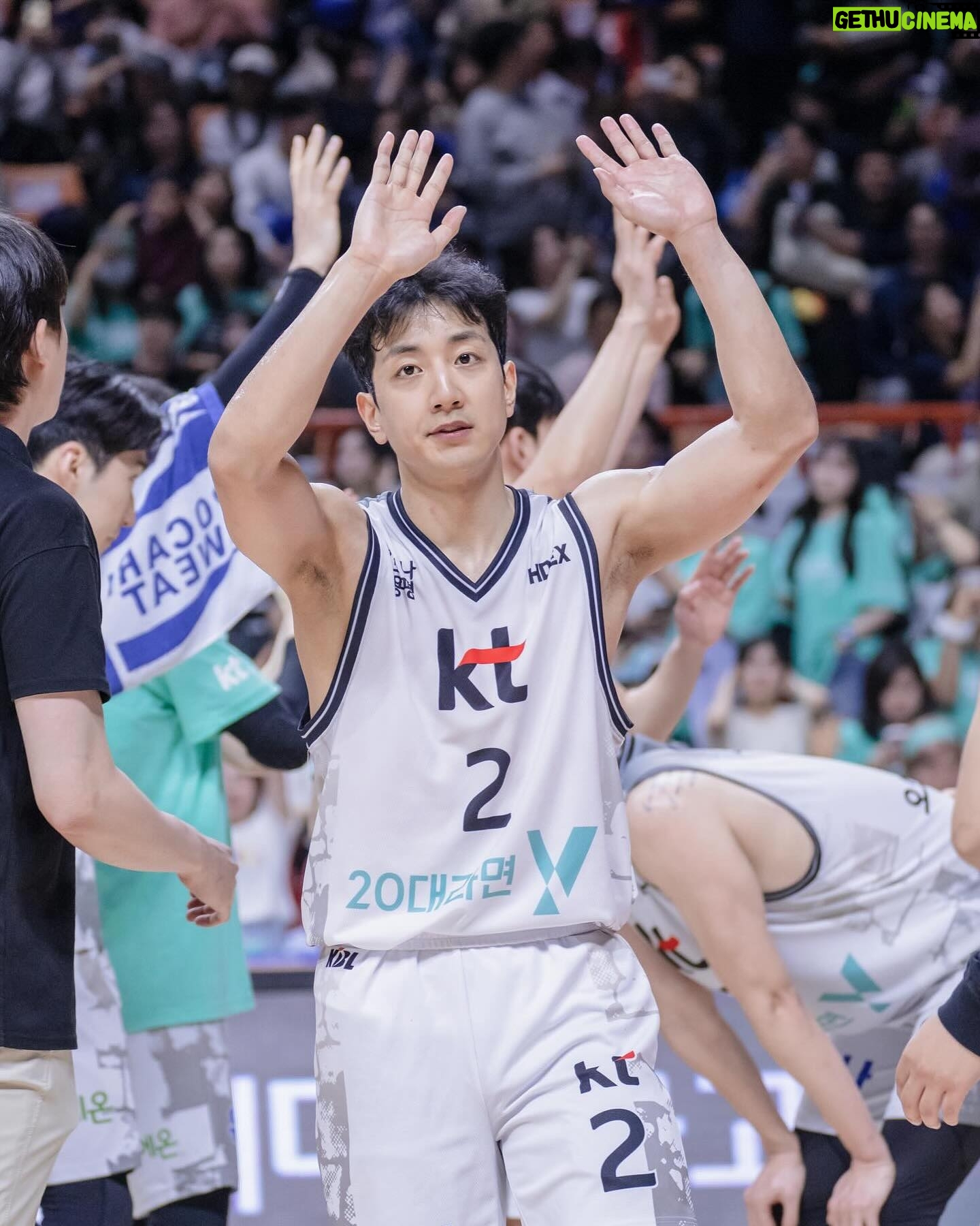 Heo Hoon - 19.5K Likes - 감사합니다🙏