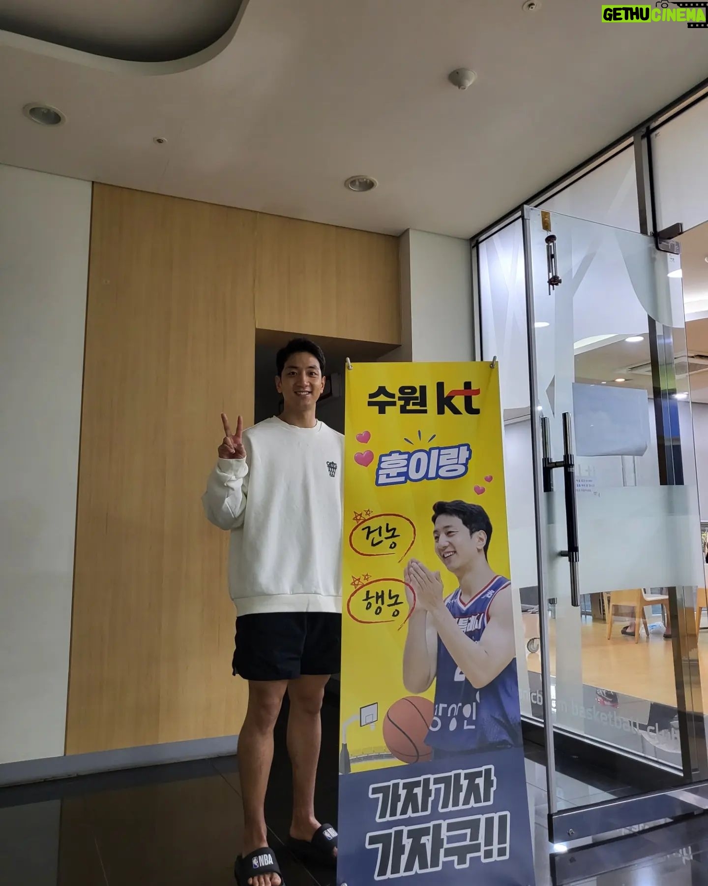 Heo Hoon - 12.6K Likes - 너무 너무 감사합니다!!❤
장어랑 전복 커피💪💪❤
힘내서 남은 시즌 좋은 모습 보여드리겠습니다!!!🙏