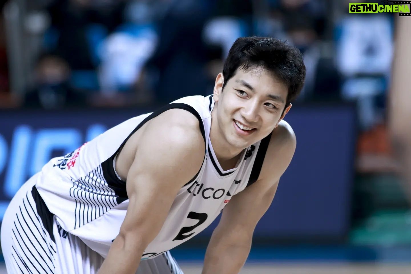 Heo Hoon - 17.1K Likes - 너무 많은 분들이 큰 도움을 주셔서 감사합니다!!
건강히 돌아오겠습니다!💪
저는 괜찮습니다!!!