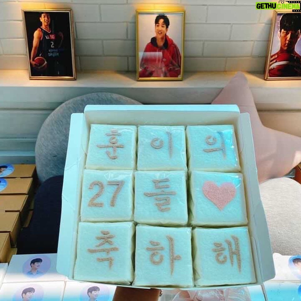 Heo Hoon - 21.1K Likes - 저의 27번째 생일을 너무 많은 분들이축하해주셔서 다시한번 감사함을 많이 느끼고있습니다. 앞으로 좋은 모습만 많이 보여드릴수 있도록 노력하겠습니다
항상 감사드립니다.🙏
#kt소닉붐
#코삼부자