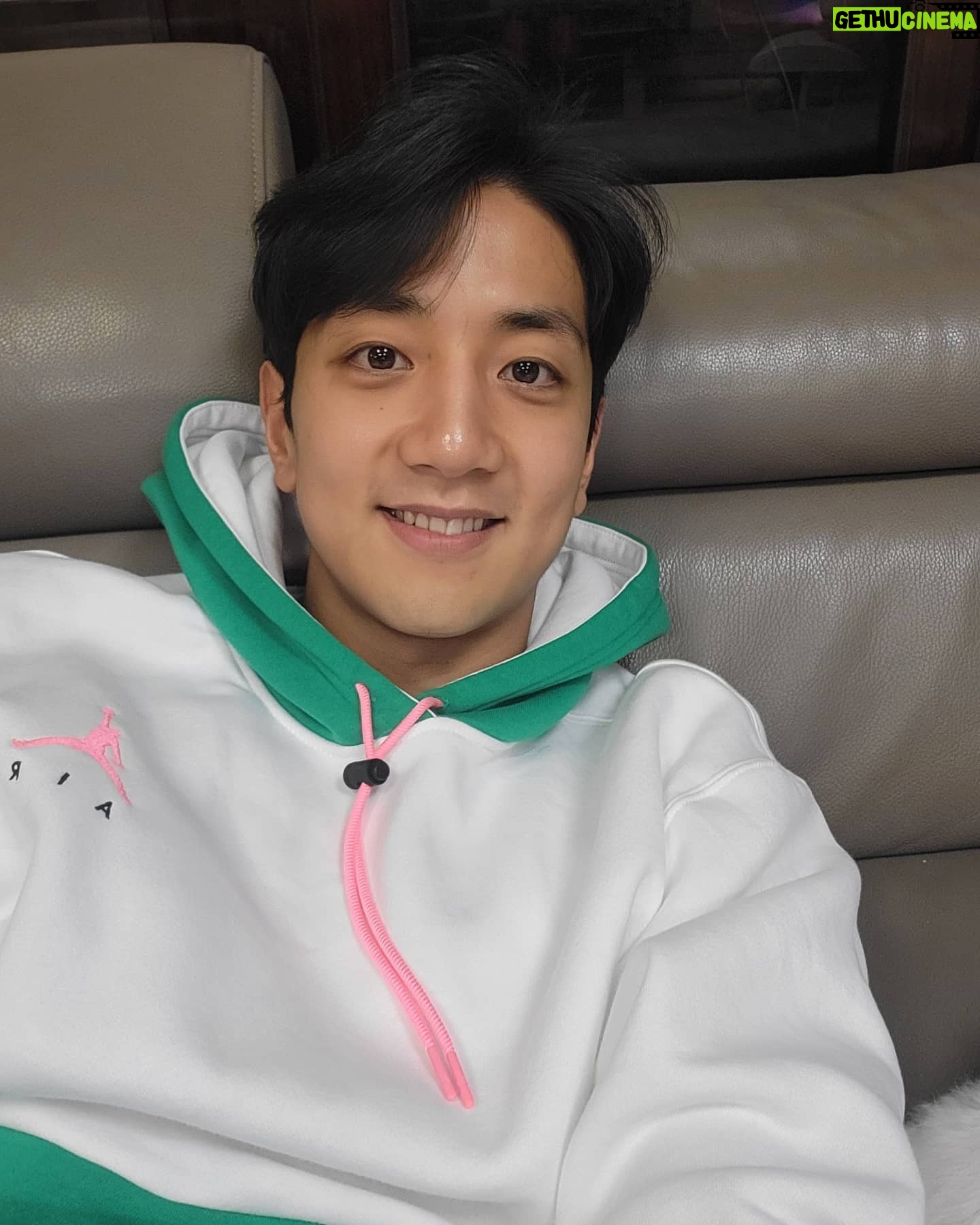 Heo Hoon - 15.8K Likes - 헤헷😁😁