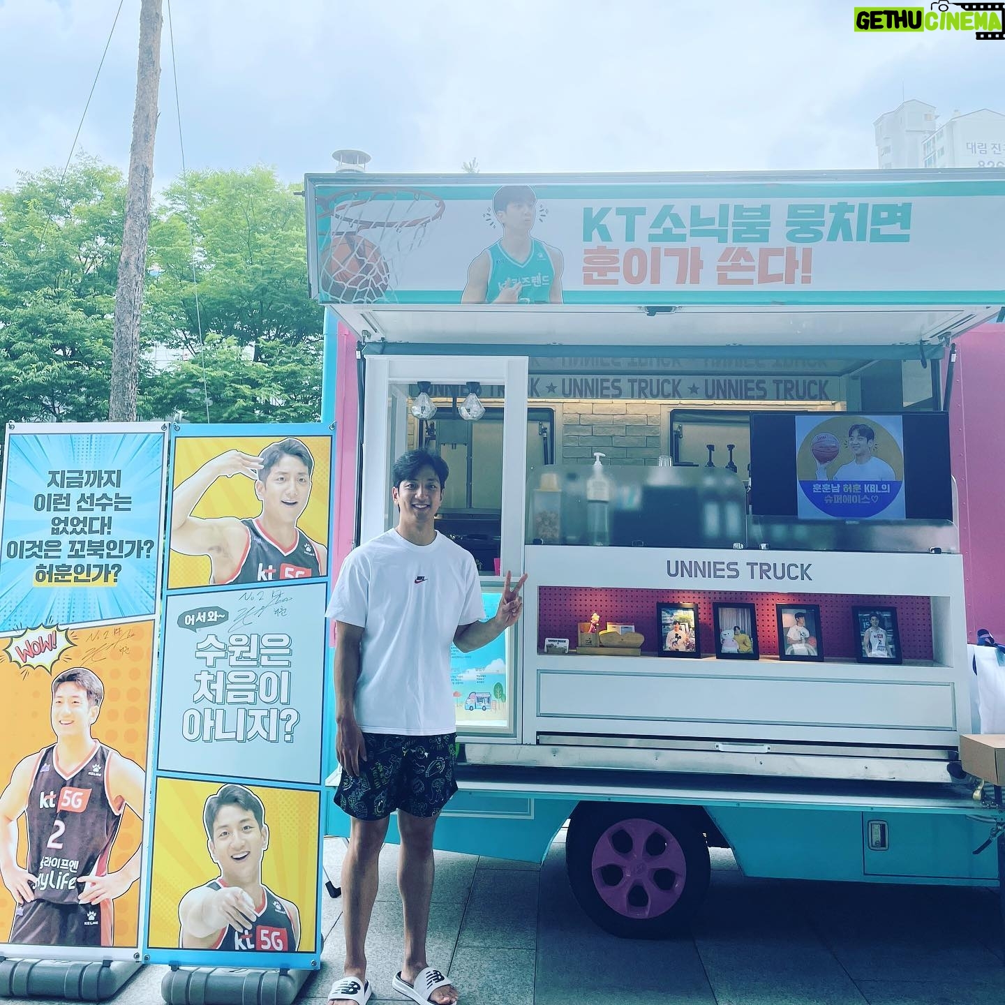 Heo Hoon - 12.4K Likes - 너무 감사합니다❤️
점심에 커피차 저녁은 장어에💪 전복💪 디저트 과일까지 신경써주셔서 감사합니다🙏🙏
마침 운동때메 너무 힘들었는데ㅠㅠ
팬분들 덕분에 힘이 불끈 불끈 납니다!!!!너무너무 감사합니다🔥🔥🔥