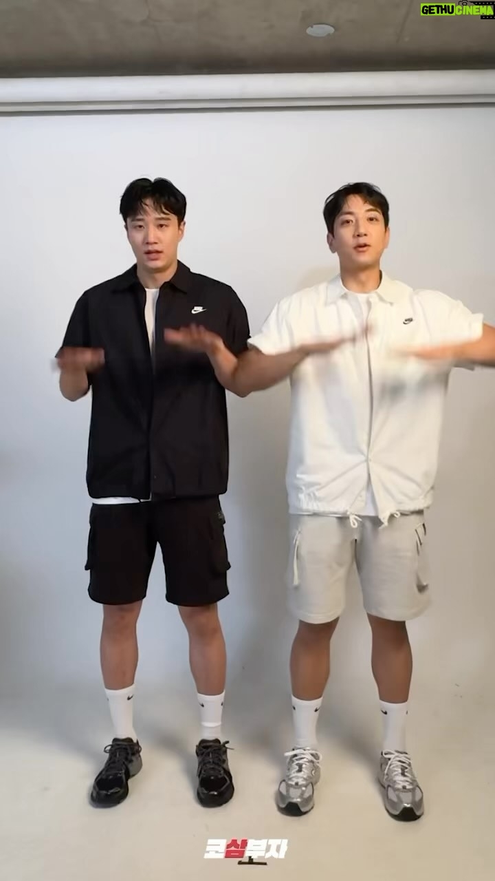 Heo Hoon - 17.9K Likes - #꽁꽁얼어붙은한강위로고양이가걸어다닙니다
#코삼부자
하하하하하