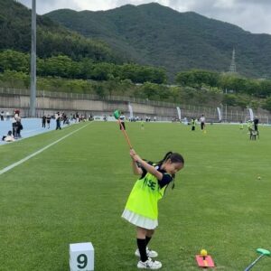 Heo Min Instagram - 오늘은 바이스앤 어린이골프 ⛳️시상식 다녀왔어요
시상식 진행자겸 학부모로 말이죠☺️
대회 첫 출전인 만3세 다누는 6홀에  16을 했답니다🤣 

#바이스앤#바이스앤골프 @visen_daegu