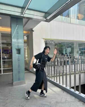 Heo Min Instagram - 오늘은 중학교 동창들만나러 달려갔어요 🏃🏻‍♀️‍➡️🏃🏻‍♀️‍➡️🏃🏻‍♀️‍➡️
안대표 이대표와 허 개인사업자 셋이서 오늘은 육아,집 이야기 빼고 생산적인 이야기를 하며 재밋는 일을 도모 하고왔오요 ㅋㅋ
다 서울에 있으니 좋네😊