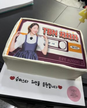 Heo Min Instagram - 4년을 함께한 나의 차차차와 마지막🥹 
대구로 시집와서 친구도 없고 아무도 없던 이 곳에서 친구가 되어준 차차차 덕분에 행복했어요ㅠㅠ
막방 시작부터 눈물버튼 눌려서 혼났어여
새로운 도전을 해보려 잠시만 안녕해요
너무너무너무너무 
많이 배우고 감사하고 행복했고 즐거웠어요
부족한 허미니 사랑해주신 우리 청취자 분들 넘 사랑해요
#대구교통방송 @tbn_daegu 
화환 보내준 내친구들도 너무 고마워요.  나 울어 엉엉 
#허민의tbn차차차