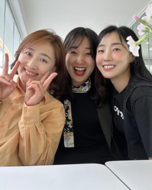 Heo Min Instagram - 오늘은 중학교 동창들만나러 달려갔어요 🏃🏻‍♀️‍➡️🏃🏻‍♀️‍➡️🏃🏻‍♀️‍➡️
안대표 이대표와 허 개인사업자 셋이서 오늘은 육아,집 이야기 빼고 생산적인 이야기를 하며 재밋는 일을 도모 하고왔오요 ㅋㅋ
다 서울에 있으니 좋네😊