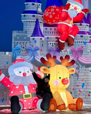 Heo Min Instagram - 크리스마스 이브❤️ 오월드 에서 🎡
파도 타기 한번 같이 타고 두통에 시달렸어요
어릴때 엄마가 바이킹타고 멀미한 이유를 이제 알겠어요  ㅋㅋ

충청도 출신이지만 오월드는 처음이였거든요
뭔가 향수를 불러일으키는 옛날감성 놀이동산이였어요
오월드에서 알아봐 주신분이 있어서 옴총 깜짝 놀랐고요 🙇🏻‍♀️
대전맛집 #광천식당 도 먹고 
유주네 덕에 같이 이브 잘 보냈다🥰 @yunhee.kwon