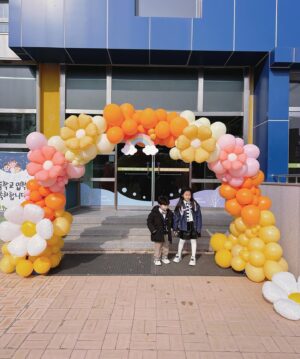 Heo Min Instagram - 아단이 입학을 축하해 💓
첫찌는 초등학교 둘찌는 유치원 입학식요 
귀요미들 언제 이만큼 컷지🙈
