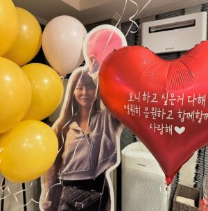 Heo Min Instagram - 오늘은 사랑하는 내 칭구 요니의 생일💜💛
벌써 10년이야
강산은 변해도 우리는 그대로 ^^

올해는 장어맛집 풍천가에서 HBD 🎀