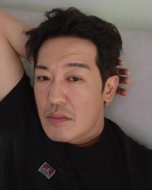 Heo Sung-tae Instagram - 자꾸 셀카만