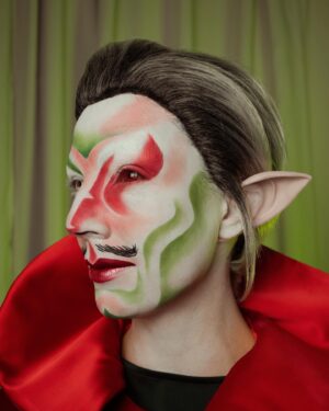 HercuSleaze Instagram - The Christmas WIZARD !!!???🎄 if Santa can be a thing than so can this guy 💁🏻

For the shape of the eye makeup I took inspiration from @xochelseaboy, from a look they posted in March 2021. I very rarely do asymmetrical looks, this was super fun (and considerably easier than trying to mirror the design on both sides!!) 

📸 by me
🧵cape by me

#dragking #dragkings #dragartist #dragqueen #dragula #malecontour #dragkingmakeup  #montrealdrag #dragmtl #canadiandragking #canadiandrag #instadrag #dragphotography #genderbender #queerart  #dragkingsofinstagram #dragkingvisibility #alldragisvalid #canadianmua #christmasmakeup