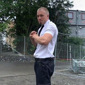Herman Flesvig Instagram - «Selvforsvar kan på mange måter assosieres med dans, hvis man behersker det.» -Kim Johansen (vekter på  Storo Storsenter og singel) 🎥 @daogen