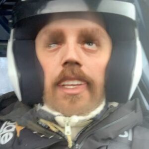 Herman Flesvig Instagram - Det er siste gang jeg sitter på med Tante Vivi til Kiwi.