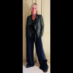 Hermione Norris Instagram - Thank you ❤️@serenabutelondon for my gorgeous  trousers! I love them ❤️❤️❤️❤️❤️