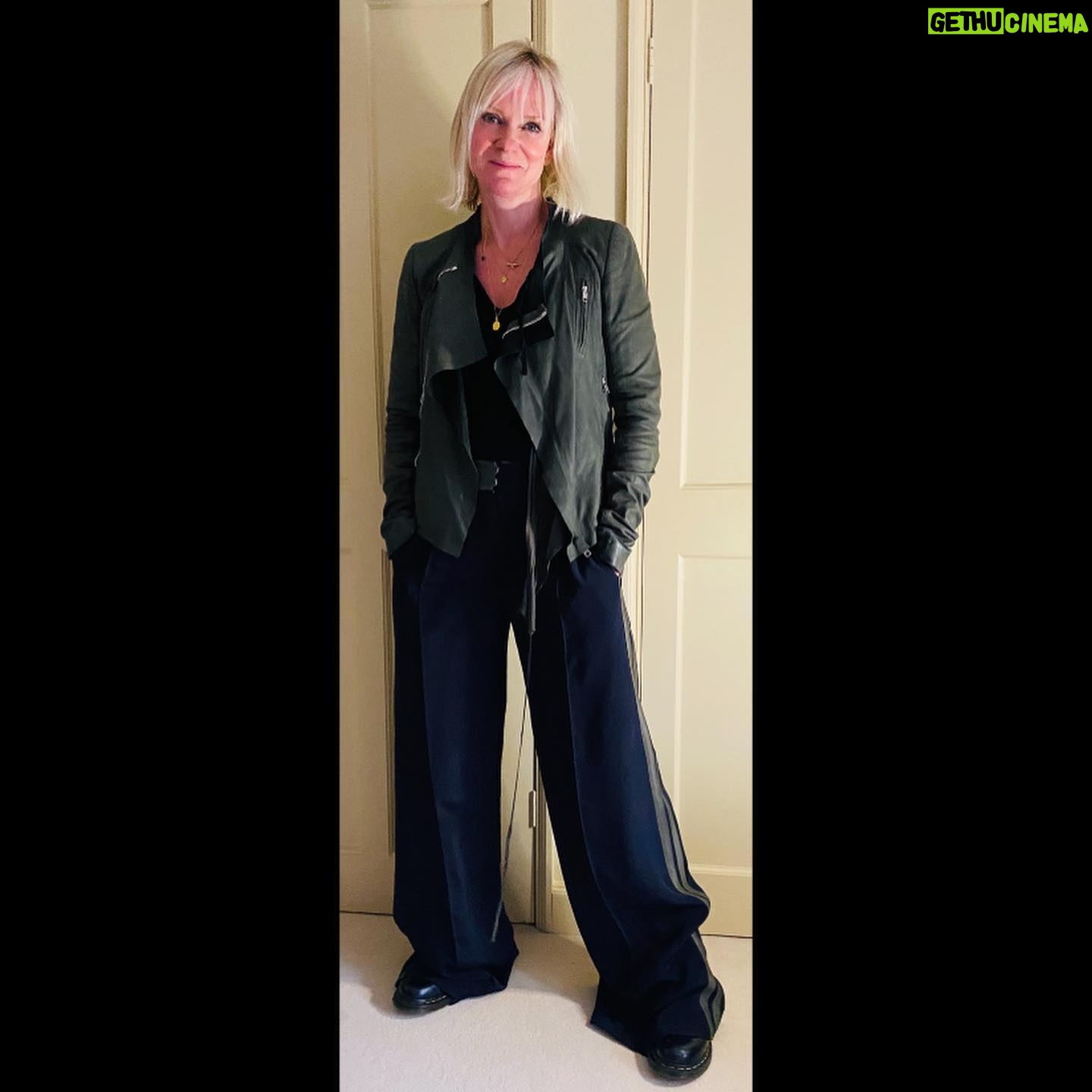 Hermione Norris - 1.4K Likes - Thank you ❤️@serenabutelondon for my gorgeous trousers! I love them ❤️❤️❤️❤️❤️