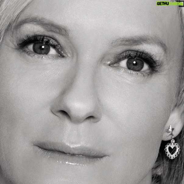 Hermione Norris - 1.9K Likes - I am proud to announce that this portrait by Zoë Law features in the Legends book. This will be sold at the National Portrait Gallery shop and Maggie’s online from the 19th March 2020. All proceeds from the sale of this book will be donated to Maggie’s
@Hermione_Norris
@nationalportraitgallery
@maggiescentres
@zoelawlondon
www.zoelaw.com
www.npg.org.uk
www.maggiescentres.org
#Legends
#Hermione_Norris
#Art
#NationalPortraitGallery
#Photography
#Portraiture
#London
#ZoeLaw
#Maggies
