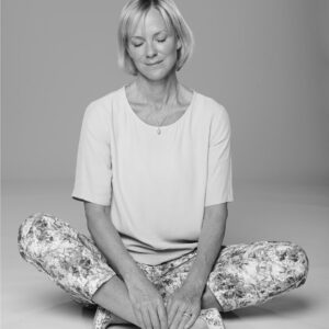 Hermione Norris Instagram - I took a moment for @mindcharity with Ray Burmiston. Follow @takeamoment4mind to find out more.