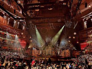 Hermione Norris Instagram - @cirquedusoleil @alegria.cirquedusoleil can’t wait!!