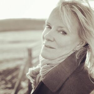 Hermione Norris Instagram - Challenge accepted Thankyou 
@zoelawlondon 
#womensupportingwomen 
❤️