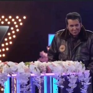 Hesam Navabsafavi Instagram - سلام: برای کودکان سرزمینم چند فیلم بازی کردم‌ اما همیشه دلم یک شو از تلویزیون برای آنها داشته باشم تفدیم به بچه ها و خانواده شان …..سال نو مبارک. سید حسام نواب صفوی#کودک_شو_نسیم#ملیکا_شریفی_نیا#حسام_نواب_صفوی#فرزندان_ایران
