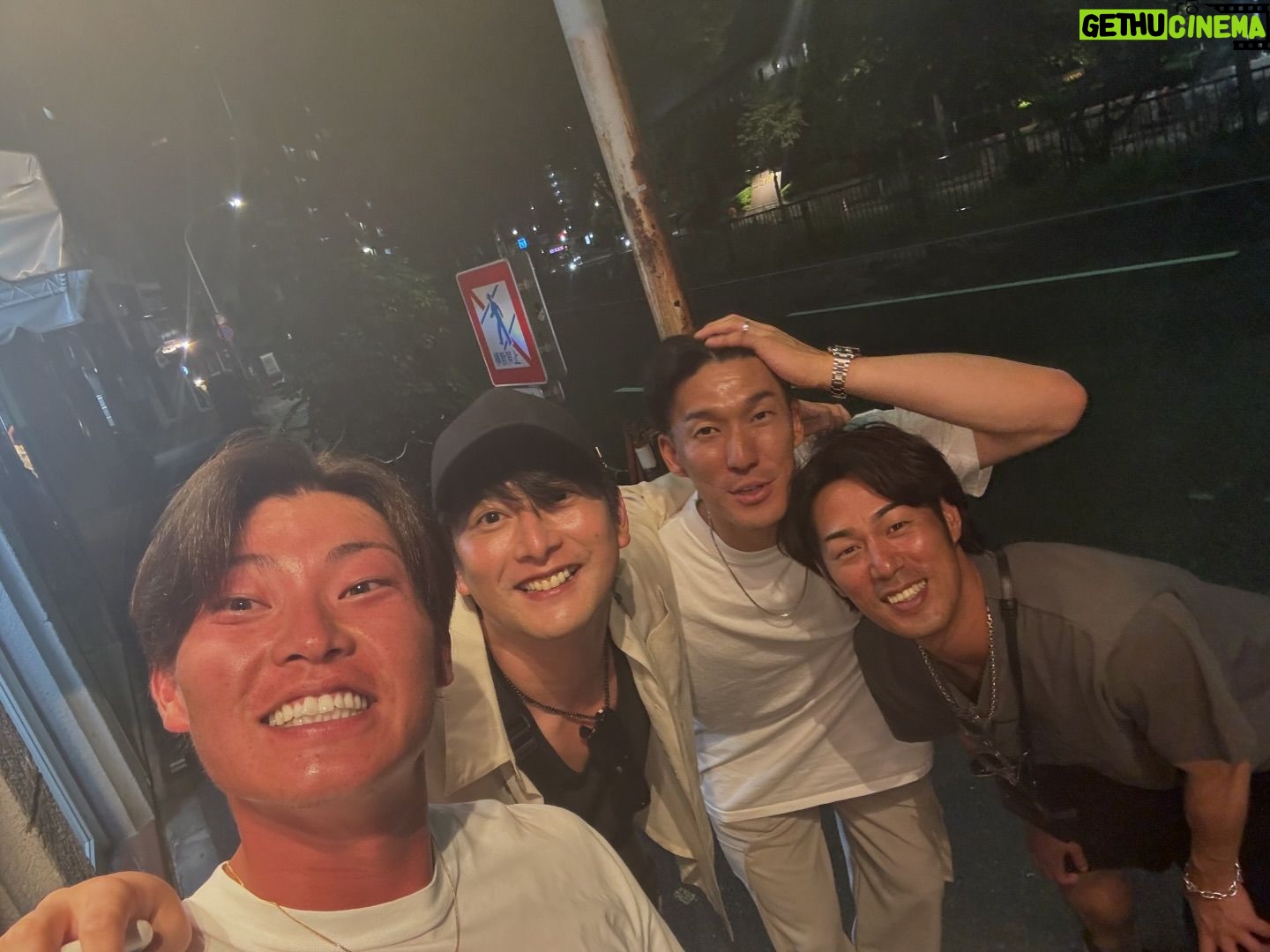 Hideo Ishiguro - 2.6K Likes - 楽しい仲間と🍖
梶とタピとてっちゃんと🍻
@kjtn8228
@ta_pi_39
@tetsu0501yg
#時差投稿
#読売巨人軍