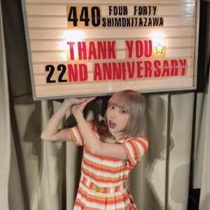 Hikari Codama Instagram - .
.
.
2024.5.24@下北沢440

#こだまつり2024 メイ！
ありがとうございました！！❤️‍🔥

弾き語りマンスリーワンマンとしてはラスト回。
集大成として5月の回を開催すべく、
原点にも最新にも触れました！

そして、2〜5月まで、
毎月ソールドアウトも本当にありがとう！
当たり前のことじゃないです。
みんなのおかげで達成できました。ありがとう。

懐かしい曲から、新曲「ソーダ」も！
そしてDJ SURPASSさんとのセッション！

最高に盛り上がったね…！✨
たのしいたのしい夜をありがとう！

ラストのこだまつり2024は
6/8@WWW バンド編成で！💪
必ずお会いしましょう！❤️‍🔥

心よりお待ちしております！

M1.just for you
M2.ふたりぼっち
M3.ココア
M4.Only
M5.けだるそうに
M6.僕じゃダメかな
M7.UQ
M8.スキップデリートコマンドゼット
M9.ソーダ (New!!)
M10.言わない
M11.ドラマチックに恋したい

En.1 ぱーふぇくと
En.2 Buddy

#こだまつり2024
#小玉ひかり
#ライブ