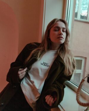 Hilde Skaar Instagram - I’m a Little late to the new years party but WHATEVER I’m gonna sum up 2023 either way haha!! 

2023 is OVER and I’ve been scrolling through my phone to find pics/videos to sum up the year. Looking through everything made me realize how craaaazy last year was for me. Not sure how one instagram post can express how I feel but I will give it my best shot. It’s been one of the most challenging years of my life but without a doubt also one of the best!!! 

I’ve played more shows than I’ve ever done before, did my first Norwegian headline tour, toured with Tori Amos around Europe, played festivals in France, Germany, Ireland, Norway, Iceland, Denmark, Finland (I might be forgetting some places too?!?!?) had a UK and Ireland headline tour AND released my debut album. And also debuted as an actor?? Aaaand ended the year with my face on Times Square?!?!? W T F. 

With all of this still fresh in my memory I just have to say that I can’t thank you enough. To the people who’s been creating the music with me, my band who’s been performing and traveling with me all year, my team that feels like my family, the new friendships I’ve gotten this year and my family and life long friends that always support me and have my back even when I don’t deserve it. I feel extremely lucky. ❤️

Last but not least I wanna thank you for listening to my music. None of this would have been possible without you. This year I’ve released songs that are really personal and private and I’ve been sharing a lot of my mental health through music. Thank you for sending me messages where you share your stories, coming to my shows and just being suuuuuch wonderful human beings 🥹 I feel sososo lucky!!! It’s an absolute honor to make soundtracks to your lives. Can’t wait to make many more!!! Excited about 2024, hihi 🥹💚