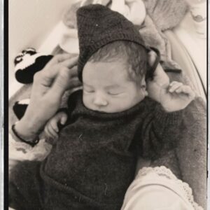 Hilona Gos Instagram - Le 28 mars 2024 à 21h20 Jean Joseph est née 💙 avec quasiment 1 mois d’avance et déjà 3.035kg , il est en pleine forme et il est trop beauuu notre poulpidou, ( en tout ça on espère ne pas ce voiler la face😂) cette nouvelle vie à 3 va être un rêve! Trop heureuse de la partager avec vous (oui oui j’ai des proches incroyables qui m’attendaient à la sortie de l’accouchement avec du jambon cru et du fromage 😂)