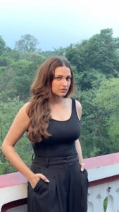 Actress Himanshi Khurana HD Instagram Photos and Wallpapers August 2024