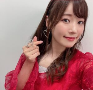 Hina Suguta Instagram - TVアニメ「その着せ替え人形は恋をする」続編決定✨

本当にありがとうございます！

みなさんのたくさんの「好き」がまた海夢ちゃんとごじょーくんに会える鍵になりました。

まだまだ、いつになるかは分かりませんが、それまでに自分自身がもっと成長して、100%…1000%の海夢ちゃんをお届けできるようにがんばります。

これからも着せ恋をよろしくお願いします！

Production of the sequel to the TV anime “ My Dress-Up Darling” has been decided!! ✨

Thank you sooooo much!!! 

Thanks to everyone who loves and supports this anime, we got to see Marin chan and Gojo kun again.

I’m not sure when it will be released but I'd love to show everyone my improved Marin chan. 
I’ll put all my effort !!! to become 100%… 1000% Marin chan!!

I look forward to seeing you all again!

 #着せ恋