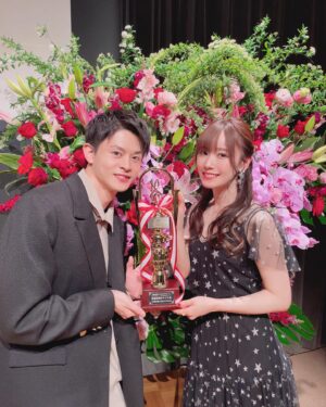 Hina Suguta Instagram - 第8回アニラジアワードにて、
最優秀男女ラジオ賞を「その着せ替え人形はラジオをする」がいただきました✨

ありがとうございます！！

まだまだ愛されているんだなぁと嬉しい気持ちでいっぱいです！

アーカイブはYouTubeで聞けるので、ずっと楽しんで聞いてほしいです！

久しぶりに着せ恋＆着せラジチームに会えて嬉しかったし楽しかった〜🎶
本当に大好きなチームなのです！！！
みんなでずっと喋ってました。
復活したら2時間コースかな💭

いつか復活の日を夢みて…💫

#アニラジアワード #着せ恋 #着せラジ