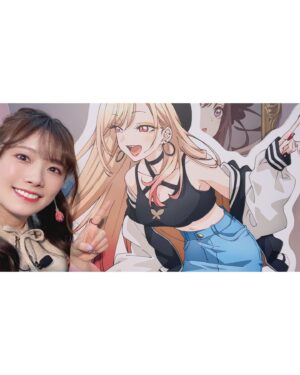 Hina Suguta Instagram - TVアニメ「その着せ替え人形は恋をする展 しゅきぴに愛を伝えたいっっ」が開催中です✨

着せ恋が好きな人にはたまらない空間でした！
みなさんに楽しんでほしいのでネタバレ写真はまた後日…

ぜひ遊びにいってみてくださいねー！

#着せ恋 
#着せ恋展まじアガった