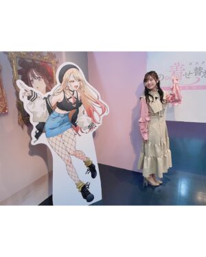 Hina Suguta Instagram - TVアニメ「その着せ替え人形は恋をする展 しゅきぴに愛を伝えたいっっ」が開催中です✨

着せ恋が好きな人にはたまらない空間でした！
みなさんに楽しんでほしいのでネタバレ写真はまた後日…

ぜひ遊びにいってみてくださいねー！

#着せ恋 
#着せ恋展まじアガった