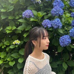 Hinata Sato Instagram - ・
・
ﾍｱｱﾚﾝｼﾞして、お洋服も夏っぽく🌻
髪の毛ｶﾅﾘ伸びたでしょー🐰
めっちゃ綺麗な紫陽花も発見✨

最近、お水もｵｯｹｰでつけっぱなしできるｱｸｾ見つけたの!!
ｼﾝﾌﾟﾙで重ねづけもお気に入り♡

気温差と熱中症に気をつけようね🐱

@thelimely #LIMELY #ライムリー
#肌に優しいアクセサリー #つけっぱなし
#金属アレルギー対応 #316l #サージカルステンレス
#ちょっとしたプレゼント にもｵｽｽﾒ🎁
#ヘアアレンジ 
#佐藤ひなた #ひな #06 #ひなdays