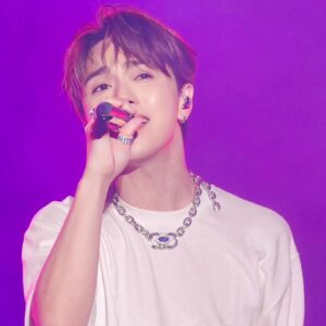 Hins Cheung Instagram - Po返星加坡音樂節嘅相先 

Thank you 📸@lala_sintt