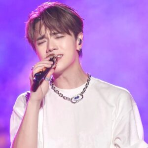 Hins Cheung Instagram - Po返星加坡音樂節嘅相先 

Thank you 📸@lala_sintt