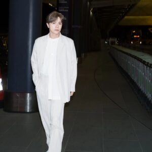 Hins Cheung Instagram - Covid 之後嘅第一次, 終於可以放假返鄉下🤭
期待同 @hommeplisse_isseymiyake 嘅巴黎之旅 
#HOMMEPLISSE_ISSEYMIYAKEHK #ISSEYMIYAKEHK #ISSEYONME

📸 @cow10_